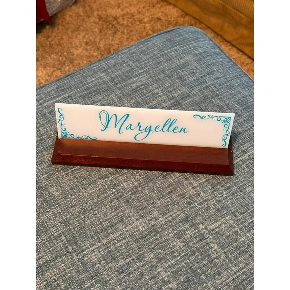 Nameplate for desk Maryellen, dark brown wood, blue writing - Picture 7 of 7